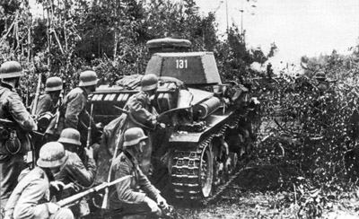 German Pzkpfw 35(t) tank and infantry